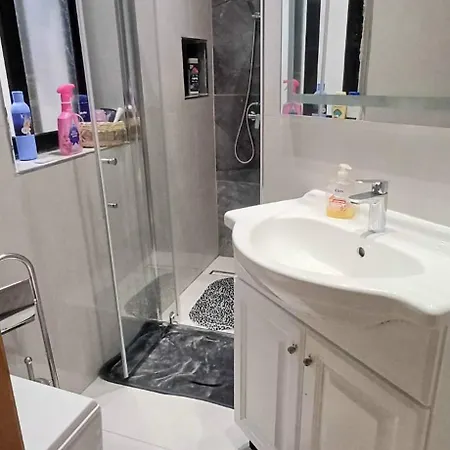 Modern Private In An בית אירוח